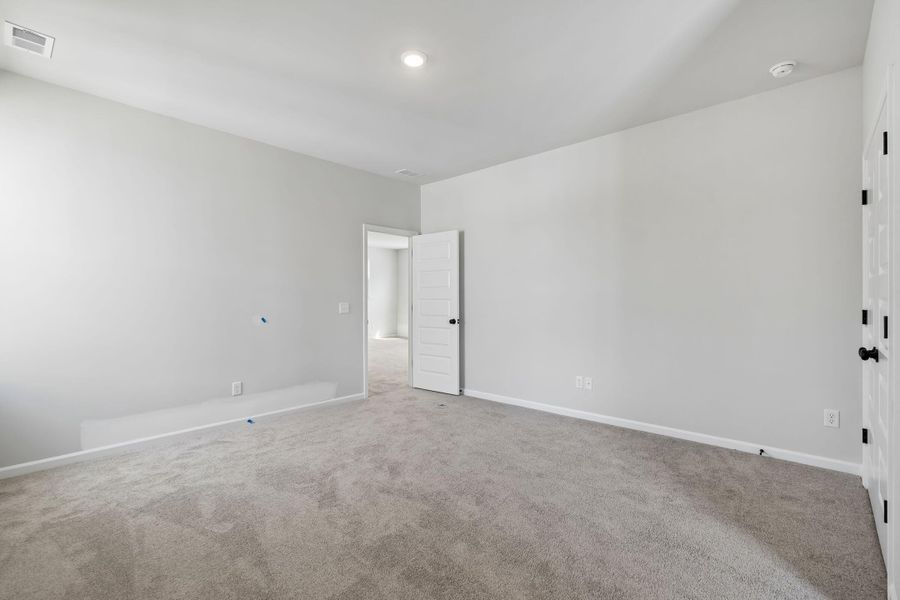 Spacious, unfurnished interior of a new home in Heron's Walk at Summers Corner, Summerville (Image 46).