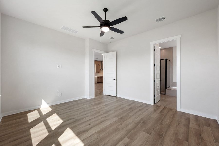 Spacious, unfurnished interior of a new home in Park Central, Georgetown (Image 28).