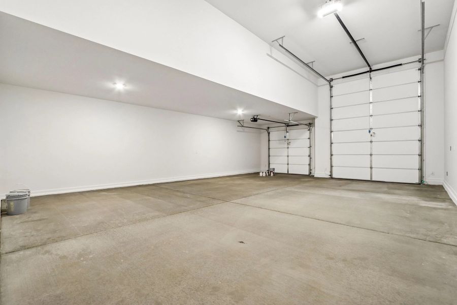 Spacious, unfurnished interior of a new home in Stonebridge Manor, Waddell (Image 13).