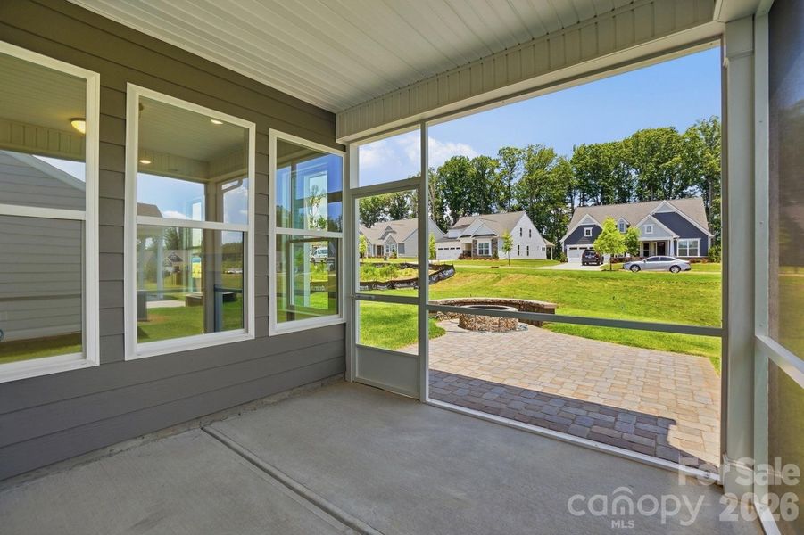 Screened in porch Screened in porch