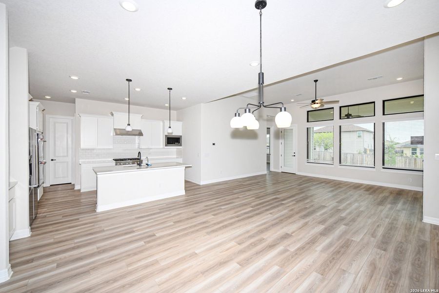 Spacious, unfurnished interior of a new home in Nolte Farms, Seguin (Image 31).