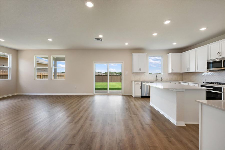 Representative images and renderings are for illustrative purposes. Actual structural options and design finishes of home may vary.