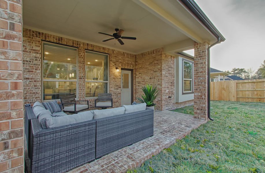 Representative exterior details of a home built from the Lorne by Chesmar Homes in Brookewater 45's, Rosenberg (Image 4).