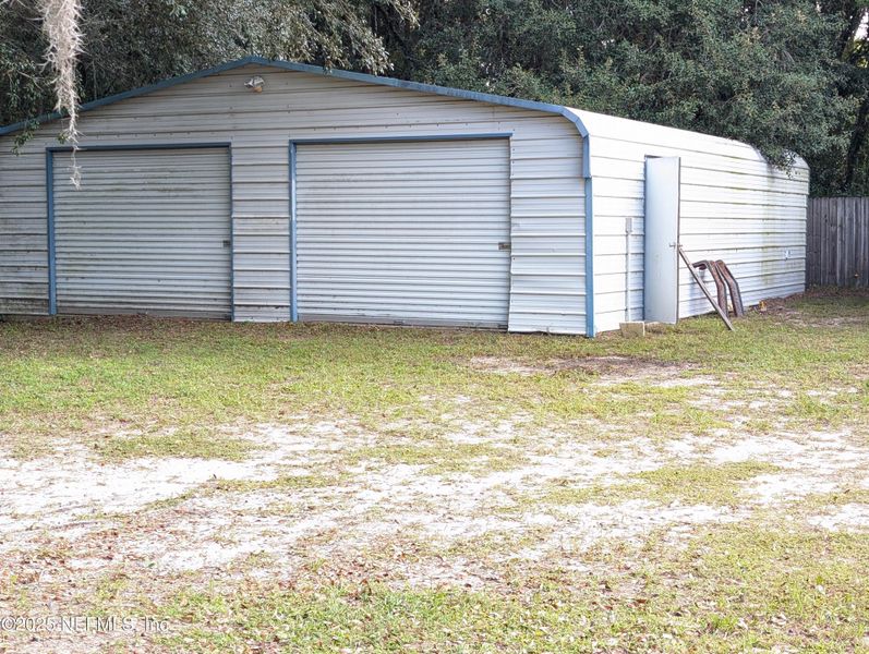 Exterior details and patio area of a home in , Interlachen (Image 15).