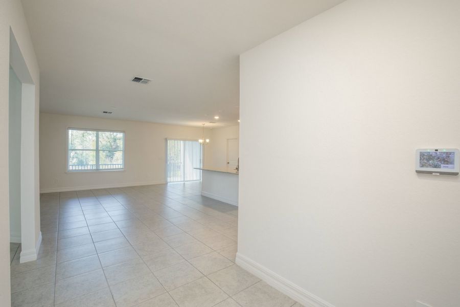 Spacious, unfurnished interior of a new home in Harbour Heights, Punta Gorda (Image 14).