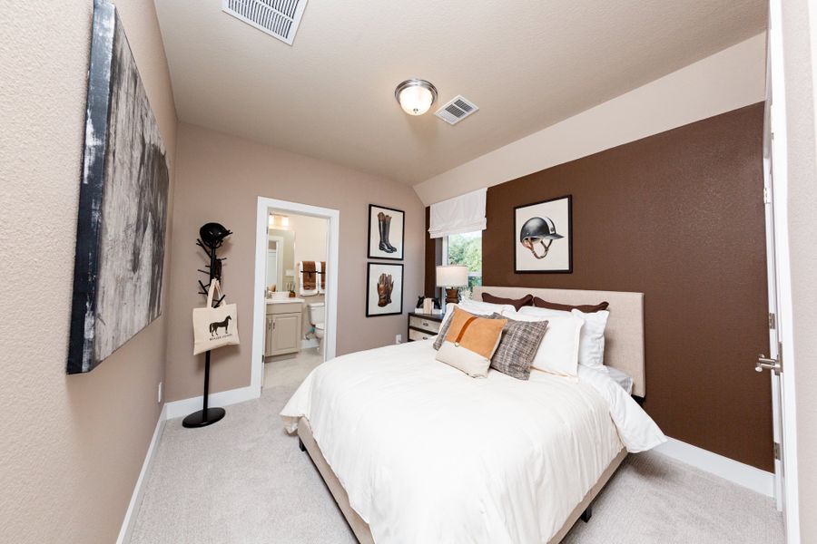 Representative furnished interior of a home built from the Stratford by Beazer Homes in Sorella, Tomball (Image 9).