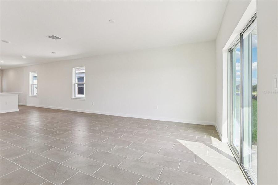 Spacious, unfurnished interior of a new home in Willowbrook North, Winter Haven (Image 14). Spacious, unfurnished interior of a new home in Willowbrook North, Winter Haven (Image 14).