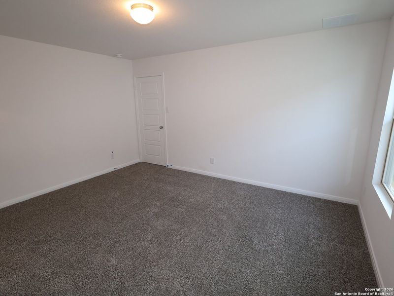 Spacious, unfurnished interior of a new home in Park Place, New Braunfels (Image 13).