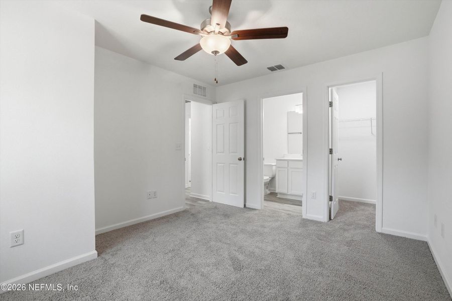 Spacious, unfurnished interior of a new home in , Jacksonville (Image 25).