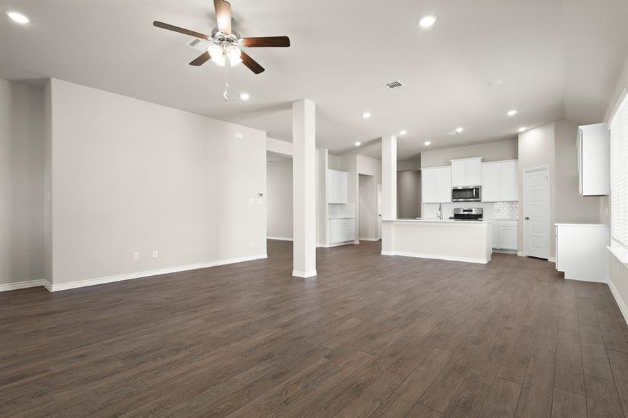 Spacious, unfurnished interior of a new home in Rocky Creek Crossing, Fort Worth (Image 11).