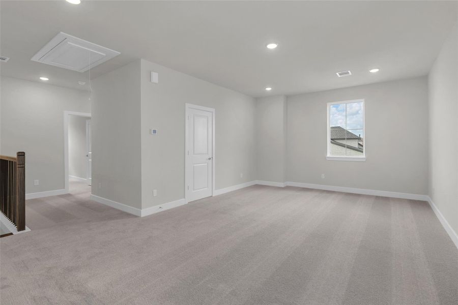 Spacious, unfurnished interior of a new home in Midline, Webster (Image 34).