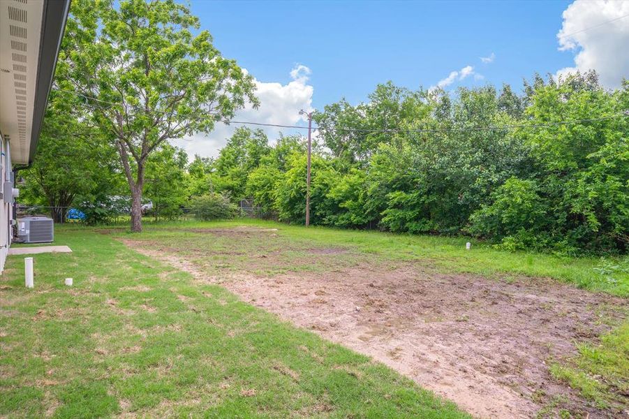 Exterior details and patio area of a home in , Wills Point (Image 17).