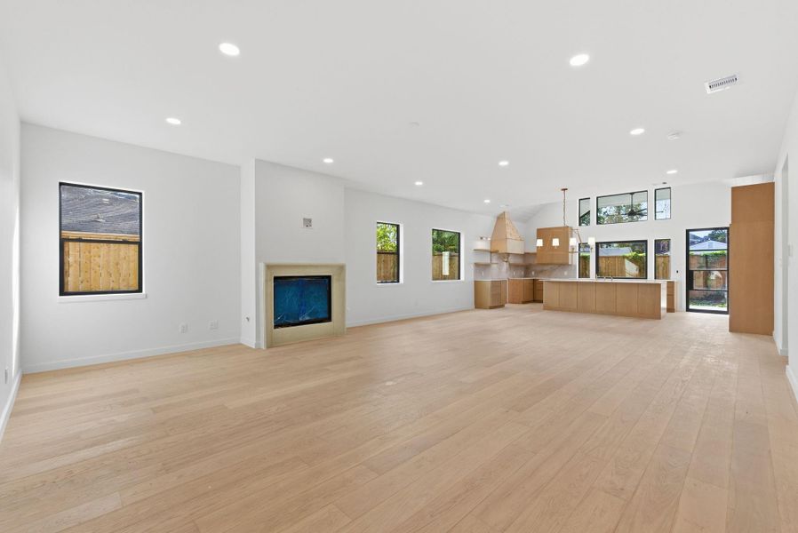 Spacious, unfurnished interior of a new home in , Houston (Image 22).