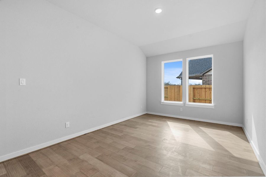Spacious, unfurnished interior of a new home in Sienna 45', 50', Missouri City (Image 32).
