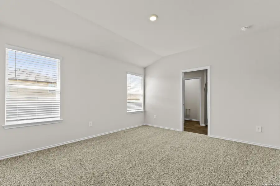 Spacious, unfurnished interior of a new home in Laurel Vistas, San Antonio (Image 23).
