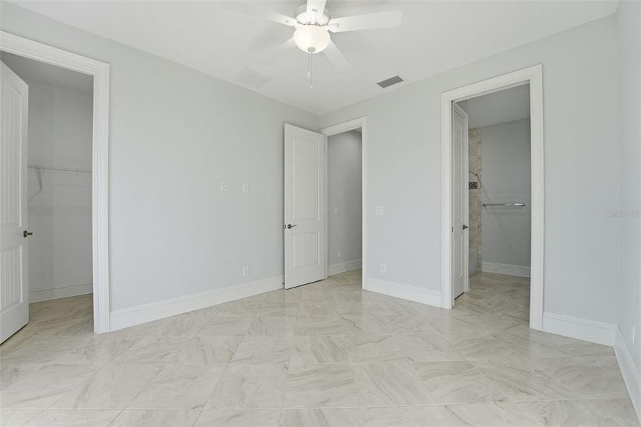 Spacious, unfurnished interior of a new home in , Port Charlotte (Image 36).