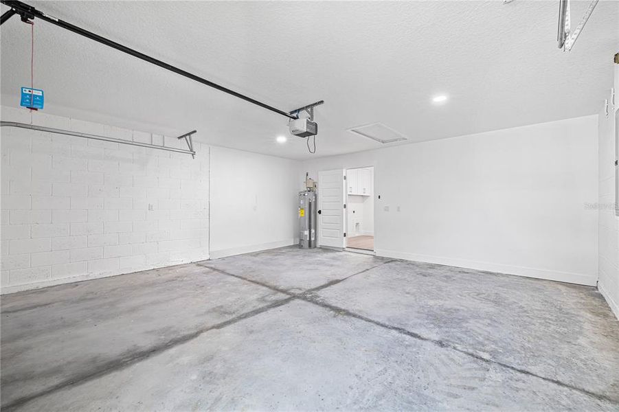 Spacious, unfurnished interior of a new home in , Dunnellon (Image 44).