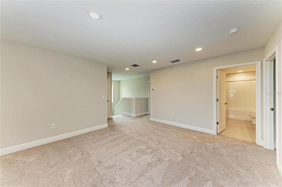 Spacious, unfurnished interior of a new home in Crosswind Ranch, Parrish (Image 31).