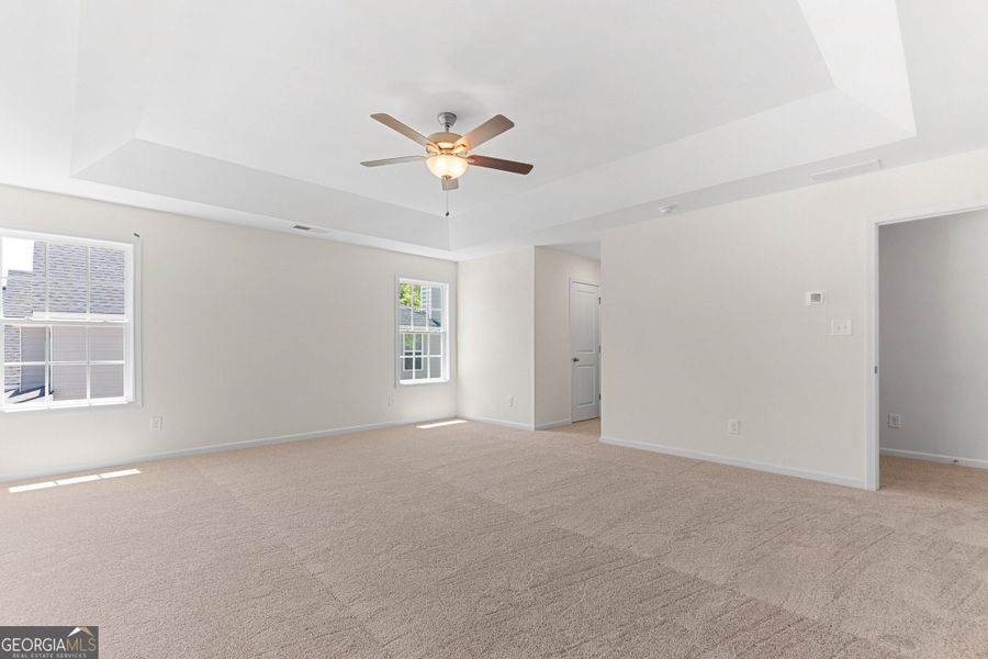 Spacious, unfurnished interior of a new home in Juliette Crossing, Forsyth (Image 74).