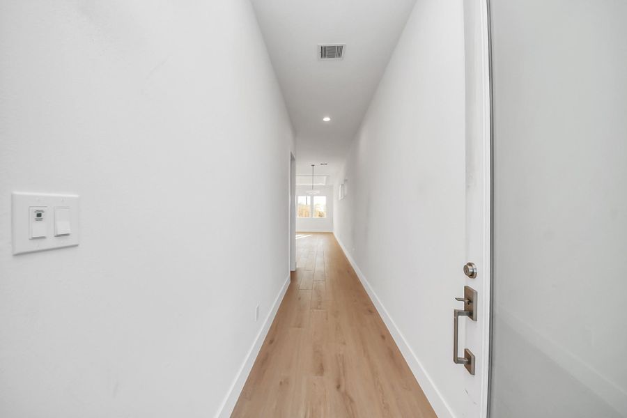 Spacious, unfurnished interior of a new home in , Houston (Image 31).