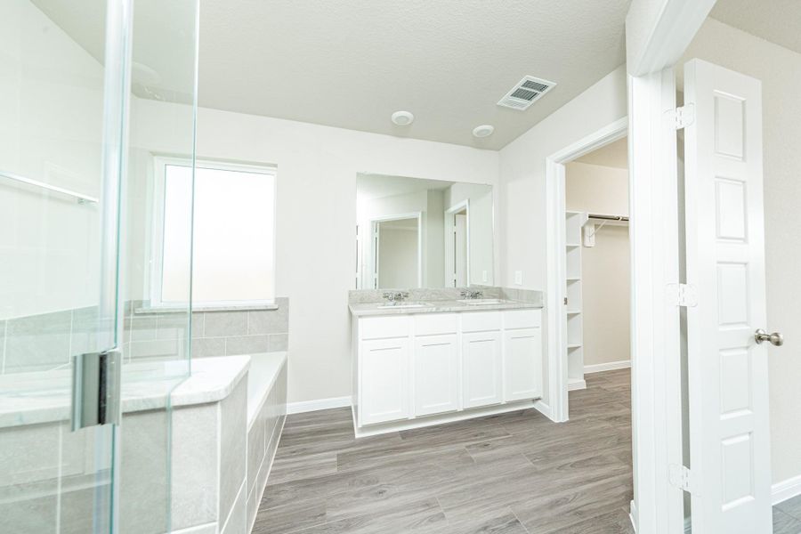 Furnished interior view inside a new home in River Ranch, Dayton (Image 6).