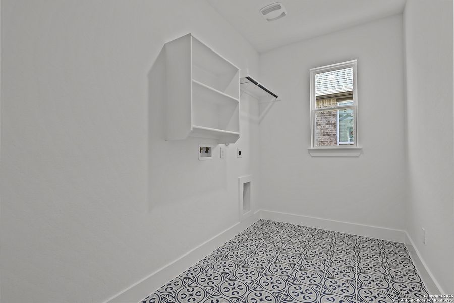 Spacious, unfurnished interior of a new home in Mayfair 50', New Braunfels (Image 32).