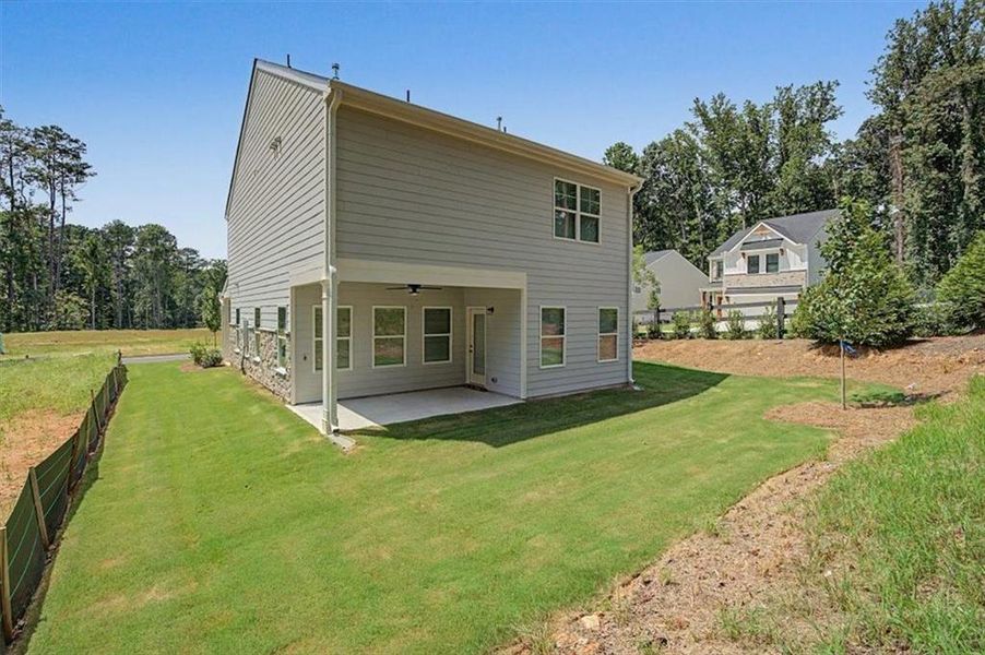 Exterior details and patio area of a home in Sawmill Creek, Mableton (Image 3).