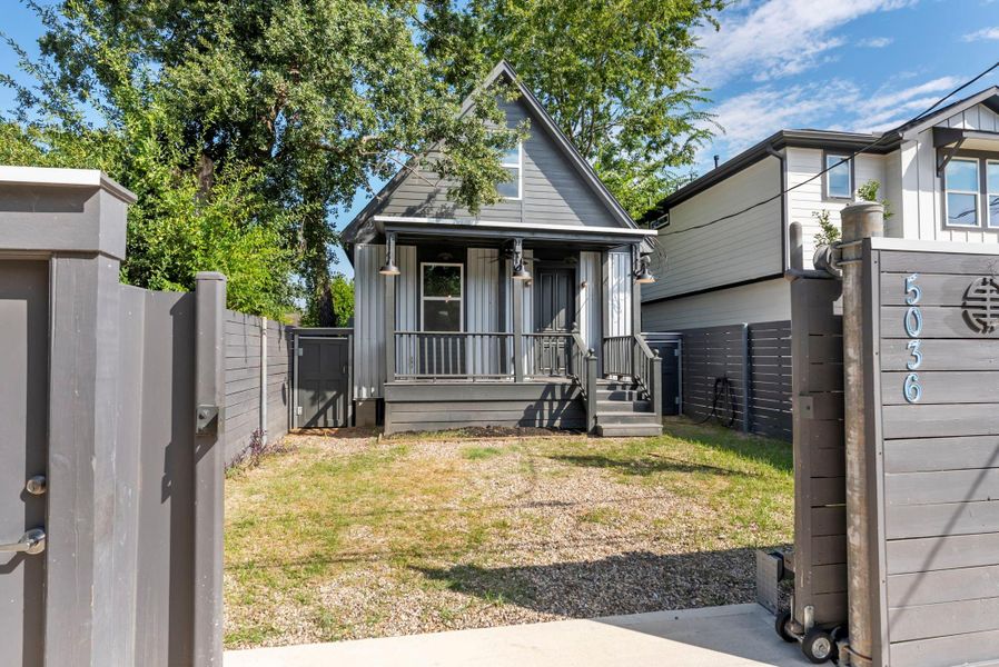 Exterior details and patio area of a home in , Houston (Image 19). Exterior details and patio area of a home in , Houston (Image 19).
