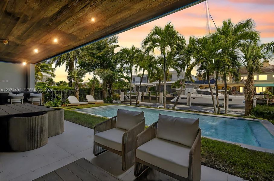 Exterior details and patio area of a home in , Fort Lauderdale (Image 3).