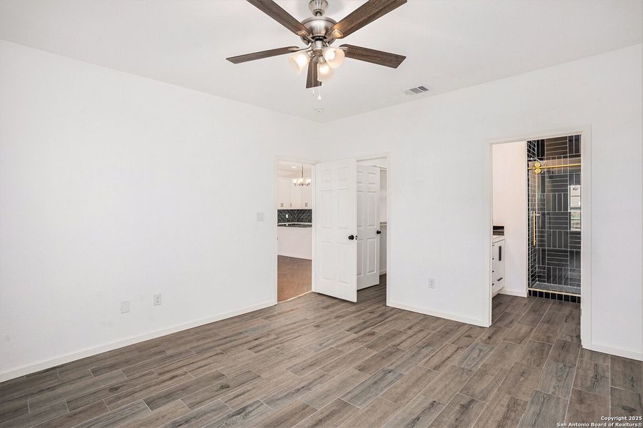 Spacious, unfurnished interior of a new home in , Seguin (Image 14).