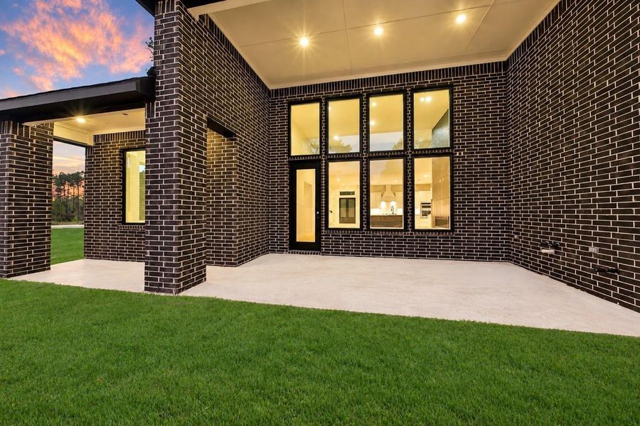 Exterior details and patio area of a home in Butlers Bend Estates, Pinehurst (Image 3).