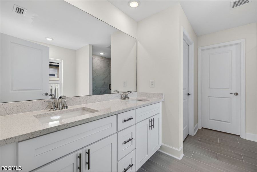 Furnished interior view inside a new home in Cape Coral, Cape Coral (Image 14).