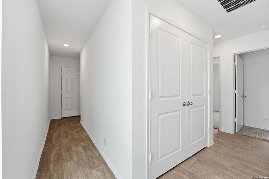 Spacious, unfurnished interior of a new home in Blue Ridge Ranch, San Antonio (Image 15).