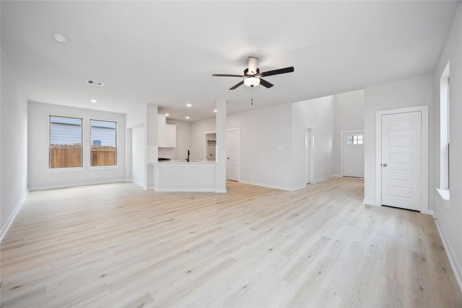 Spacious, unfurnished interior of a new home in Bluestem, Brookshire (Image 20). Spacious, unfurnished interior of a new home in Bluestem, Brookshire (Image 20).