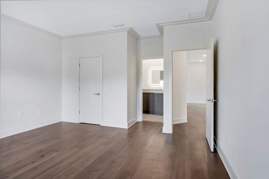 Representative unfurnished interior of a home built from the Aspen Estate by ABD Development in Hampton Green at Providence, Davenport (Image 69). Representative unfurnished interior of a home built from the Aspen Estate by ABD Development in Hampton Green at Providence, Davenport (Image 69).
