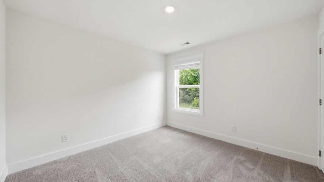 Spacious, unfurnished interior of a new home in Fieldcrest Acres, Blountville (Image 22).
