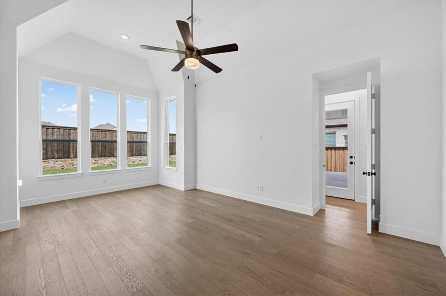 Spacious, unfurnished interior of a new home in Quail Hollow, Rockwall (Image 25).