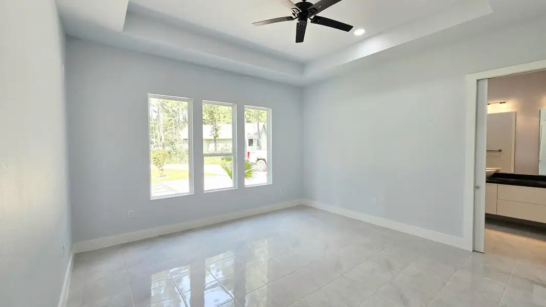 seconndary bedroom 1/4 seconndary bedroom 1/4