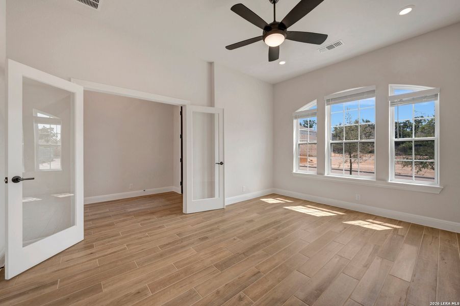 Spacious, unfurnished interior of a new home in Davis Ranch 50', San Antonio (Image 26).