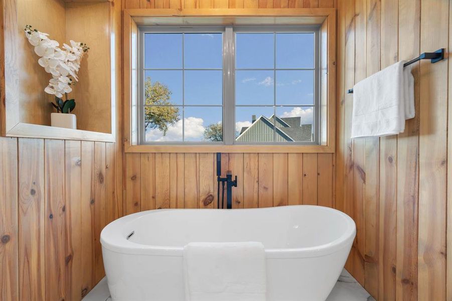 Furnished interior view inside a new home in , Weatherford (Image 16).