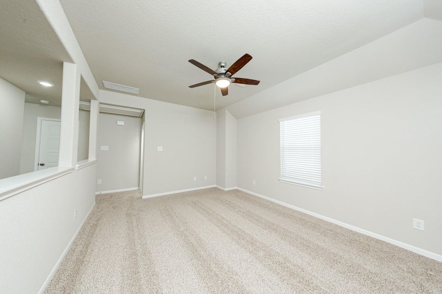 Spacious, unfurnished interior of a new home in Mackenzie Creek, Conroe (Image 16). Spacious, unfurnished interior of a new home in Mackenzie Creek, Conroe (Image 16).