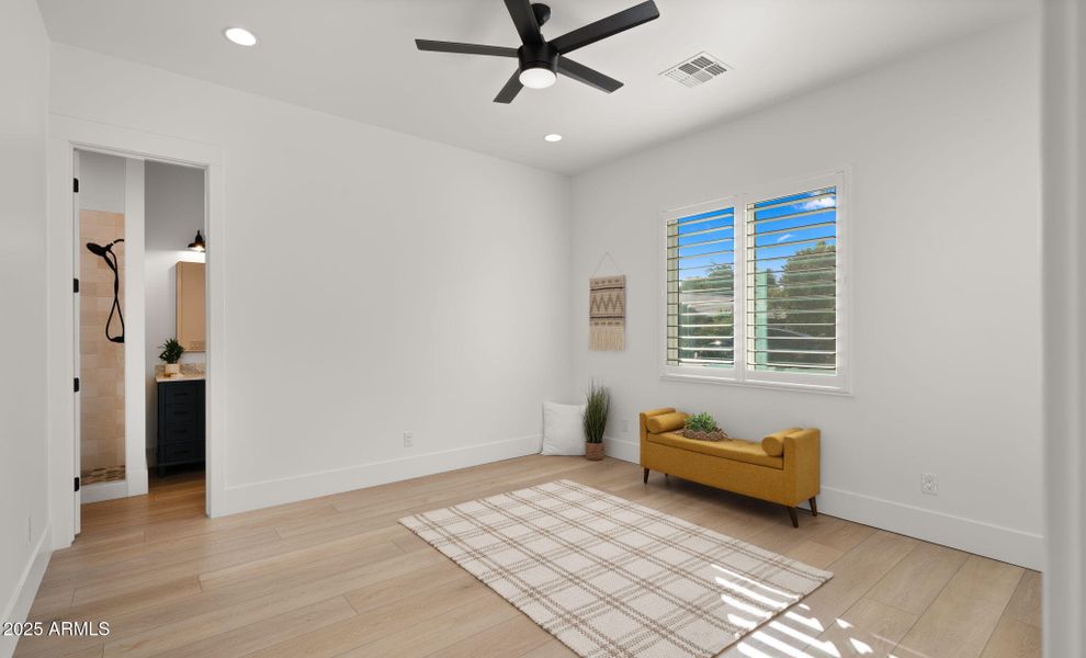 Massive rooms with great light! Massive rooms with great light!