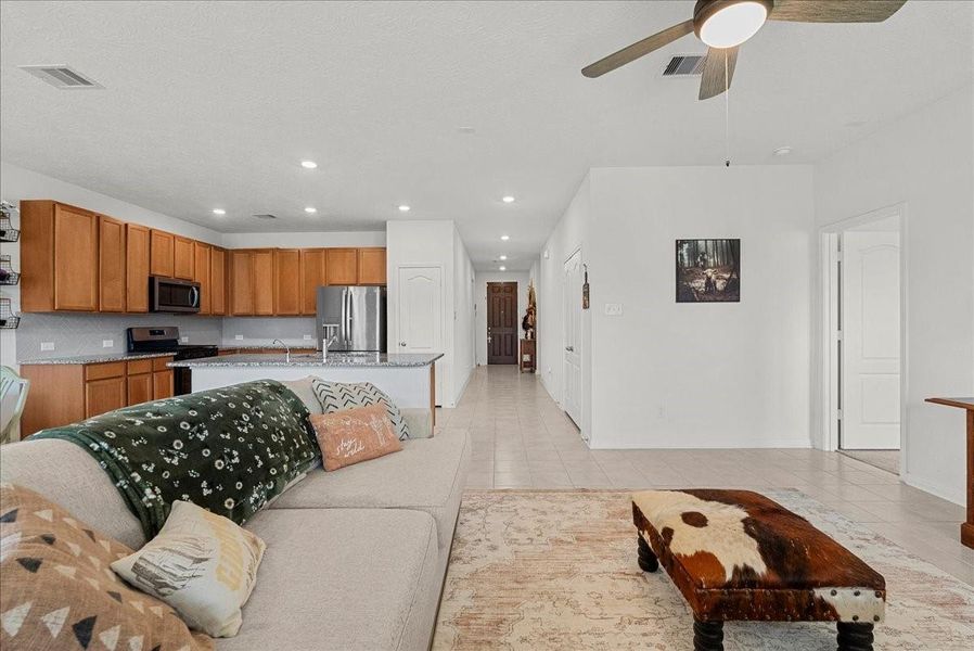 Furnished interior view inside a new home in , Alvin (Image 9).