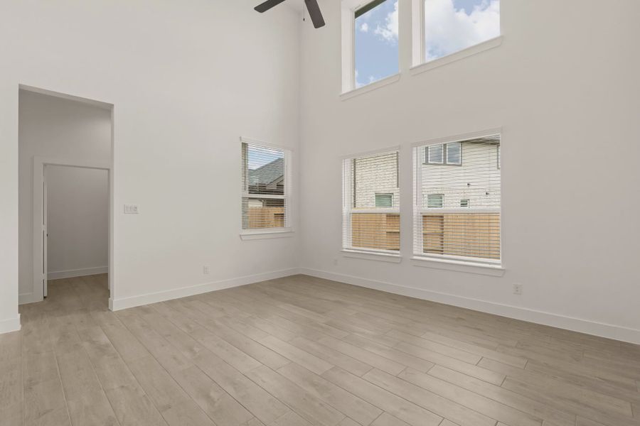 Representative unfurnished interior of a home built from the San Francisco by Chesmar Homes in Wood Leaf Reserve, Tomball (Image 10).