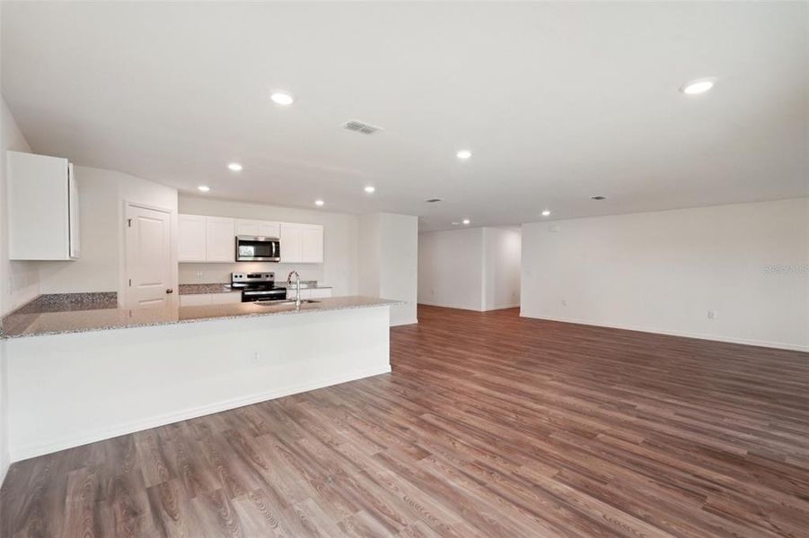 Spacious, unfurnished interior of a new home in Royal Highlands, Weeki Wachee (Image 9). Spacious, unfurnished interior of a new home in Royal Highlands, Weeki Wachee (Image 9).