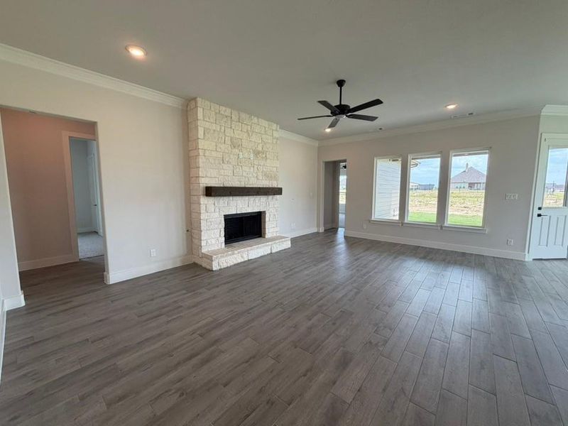 Spacious, unfurnished interior of a new home in Rocky Top, Krum (Image 11).