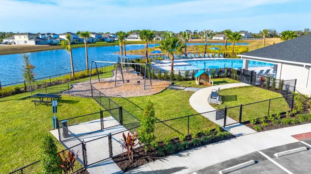 Community amenities in Indigo Creek, Apollo Beach (Image 5).