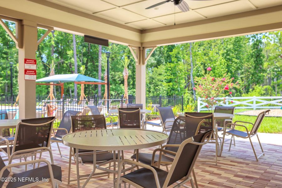 Community amenities in Jennings Farm, Middleburg (Image 47).