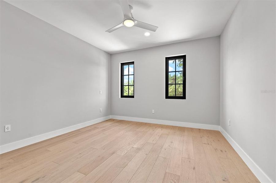 Spacious, unfurnished interior of a new home in College Park, Orlando (Image 22).