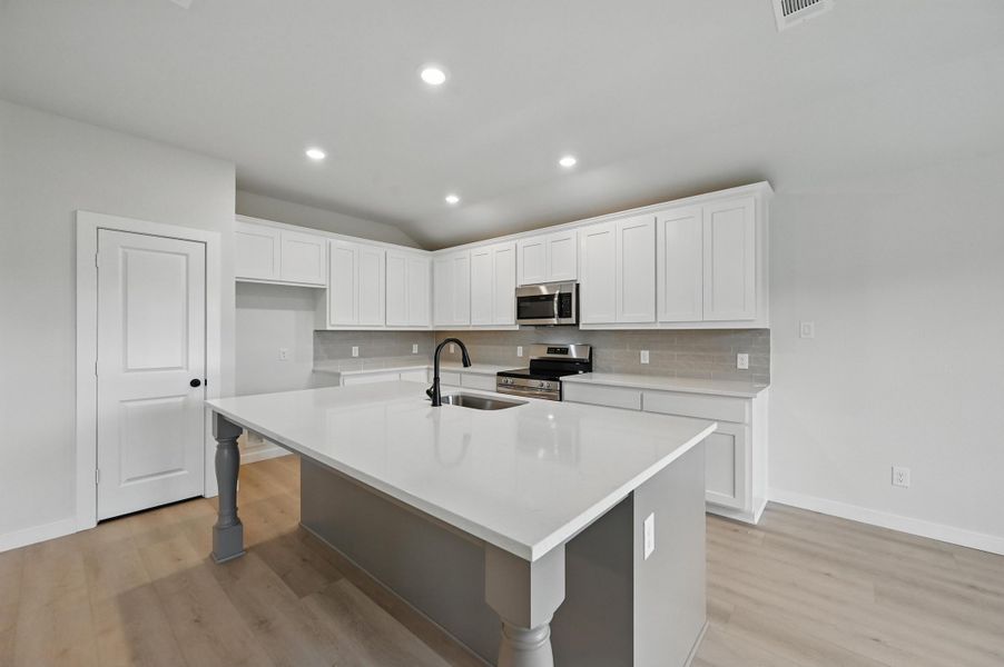 Representative furnished interior of a home built from the Essex by Cheldan Homes in Craftsmen's Corner, Cleburne (Image 33). Representative furnished interior of a home built from the Essex by Cheldan Homes in Craftsmen's Corner, Cleburne (Image 33).